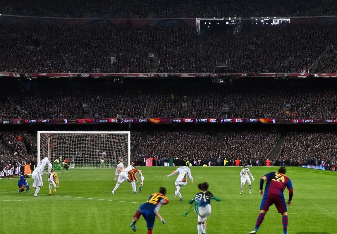 巴萨与PSG经典对决回顾：荣耀交锋，风格碰撞(图3)